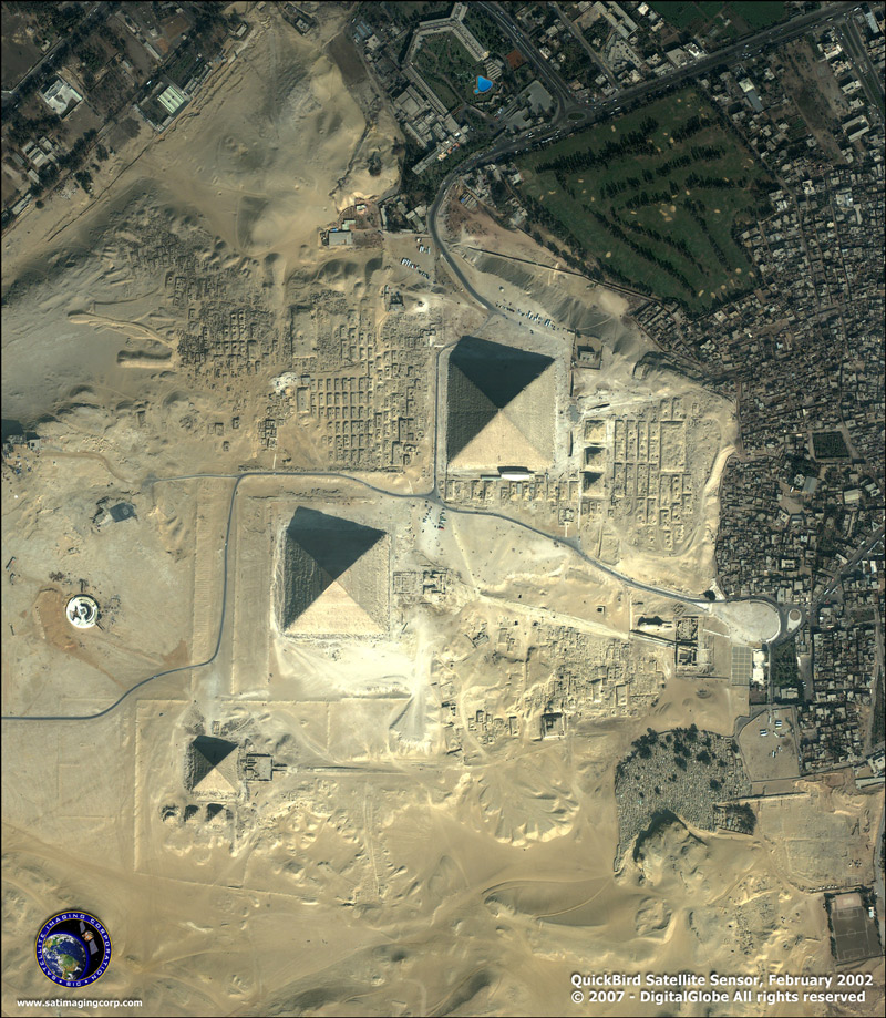 Quickbird-pyramids-egypt2